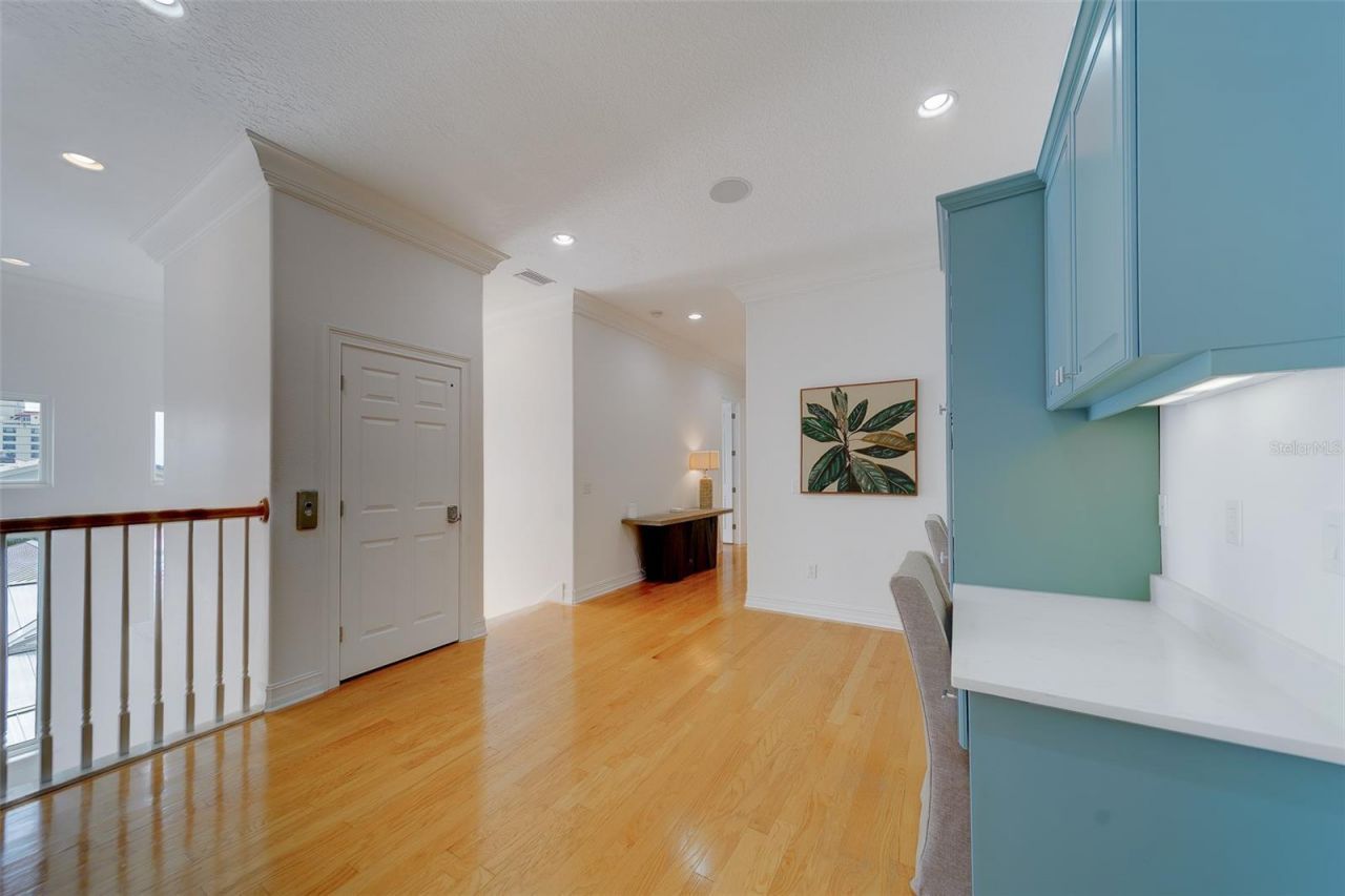 824 Island Way, Clearwater Beach, FL 33767 Photo