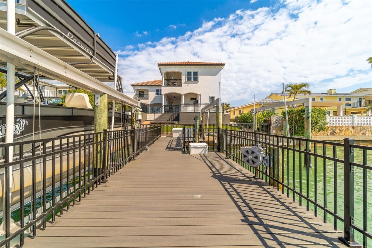 824 Island Way, Clearwater Beach, FL 33767 Photo