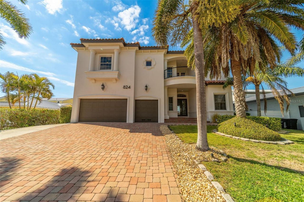 824 Island Way, Clearwater Beach, FL 33767 Photo