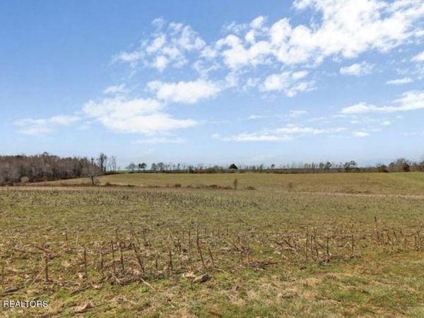 3 John Henry Smith Rd, Jamestown, TN 38556