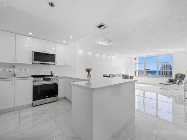 4101 Pine Tree Dr, Unit 919, Miami Beach, FL 33140