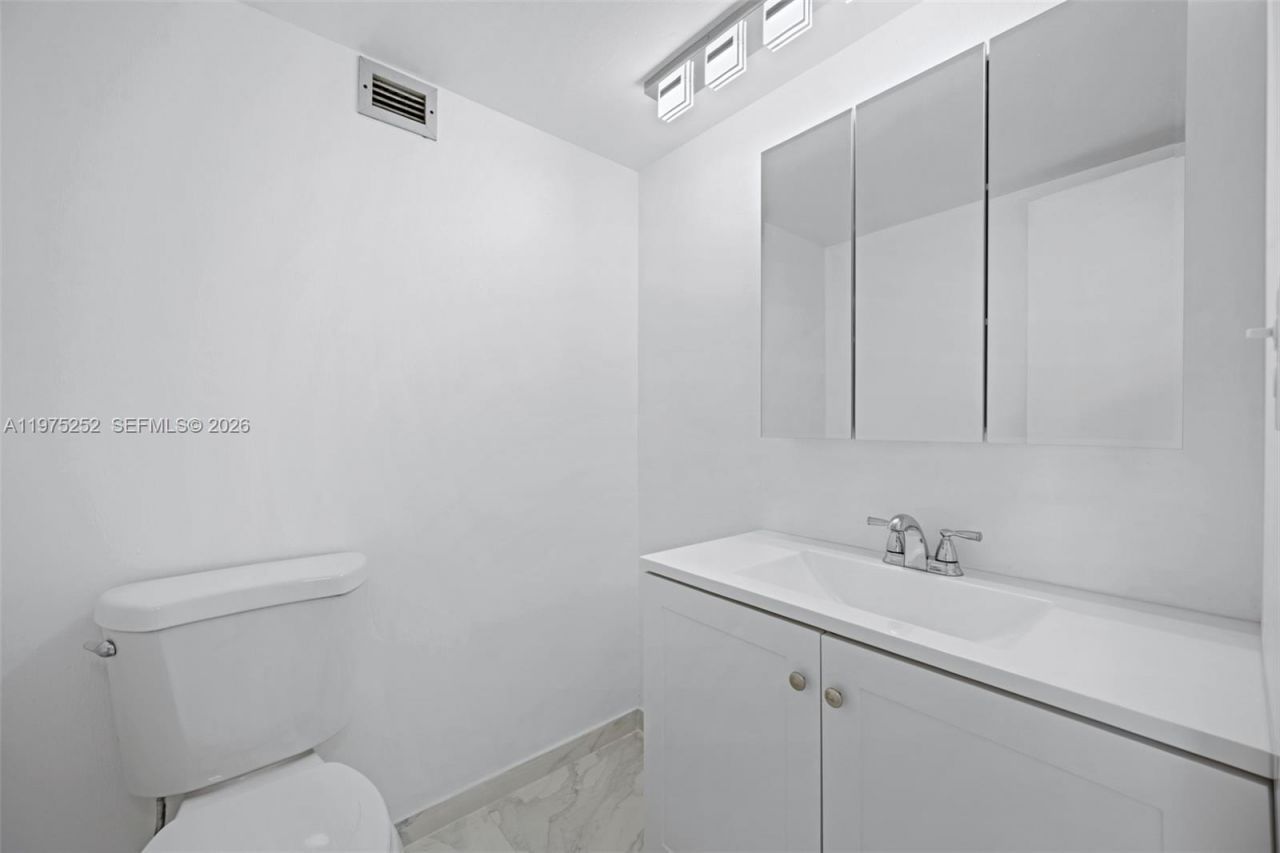 4101 Pine Tree Dr, Unit 919, Miami Beach, FL 33140 Photo