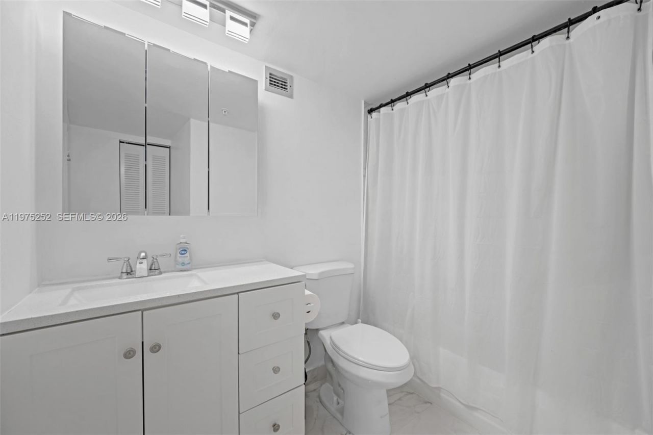 4101 Pine Tree Dr, Unit 919, Miami Beach, FL 33140 Photo