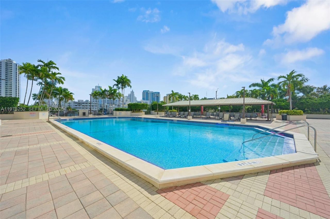 4101 Pine Tree Dr, Unit 919, Miami Beach, FL 33140 Photo