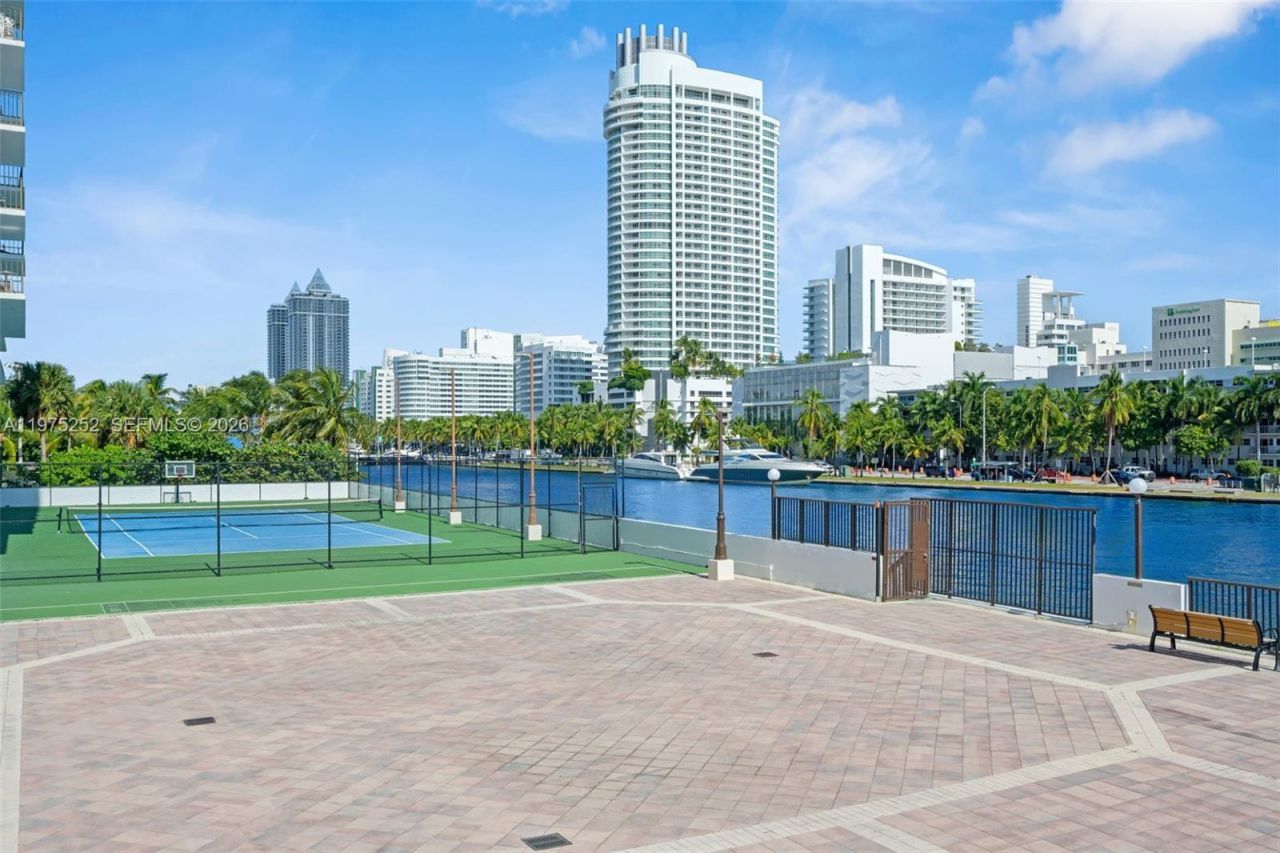 4101 Pine Tree Dr, Unit 919, Miami Beach, FL 33140 Photo