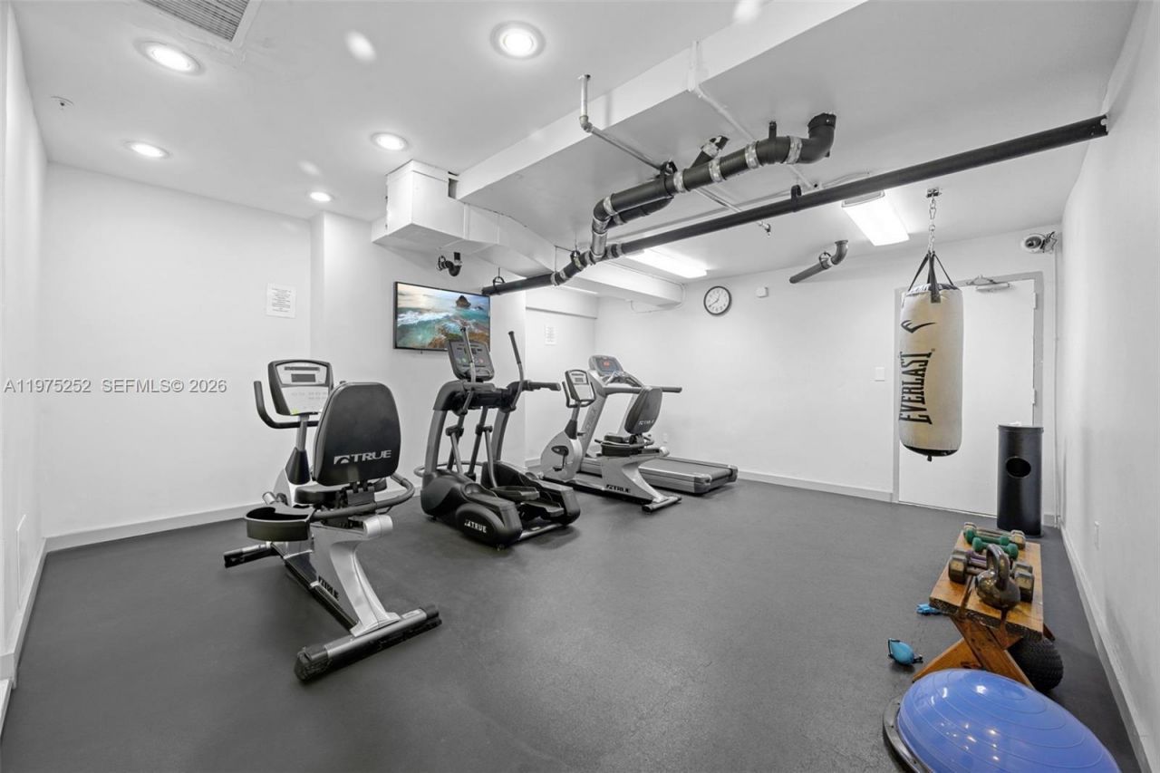 4101 Pine Tree Dr, Unit 919, Miami Beach, FL 33140 Photo