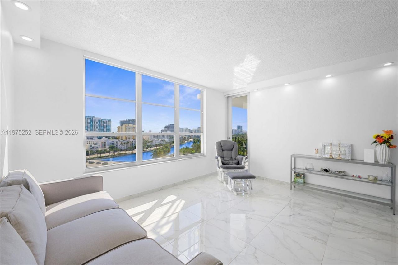 4101 Pine Tree Dr, Unit 919, Miami Beach, FL 33140 Photo