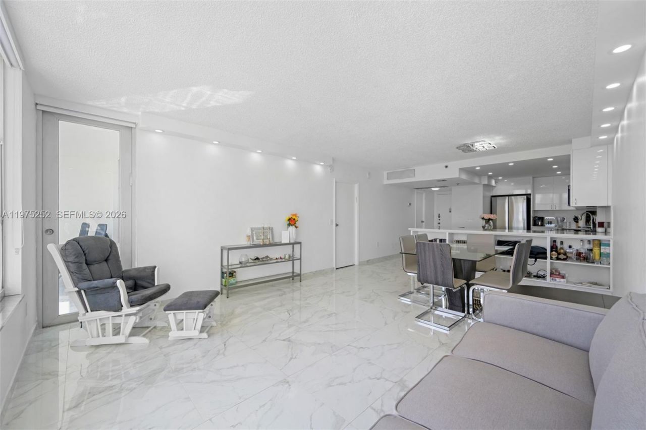 4101 Pine Tree Dr, Unit 919, Miami Beach, FL 33140 Photo