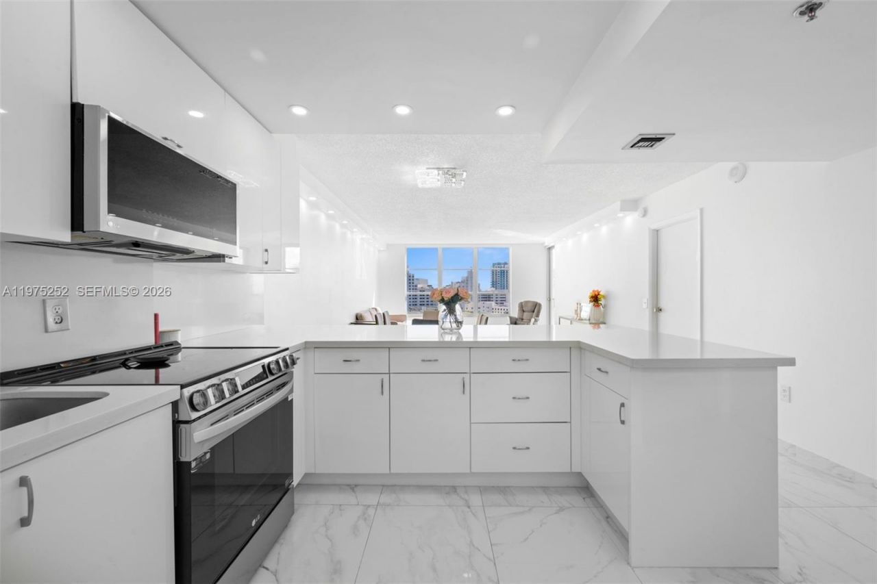 4101 Pine Tree Dr, Unit 919, Miami Beach, FL 33140 Photo