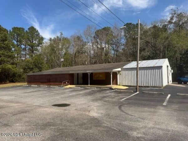 11200 Highway 613 , Moss Point, MS 39563