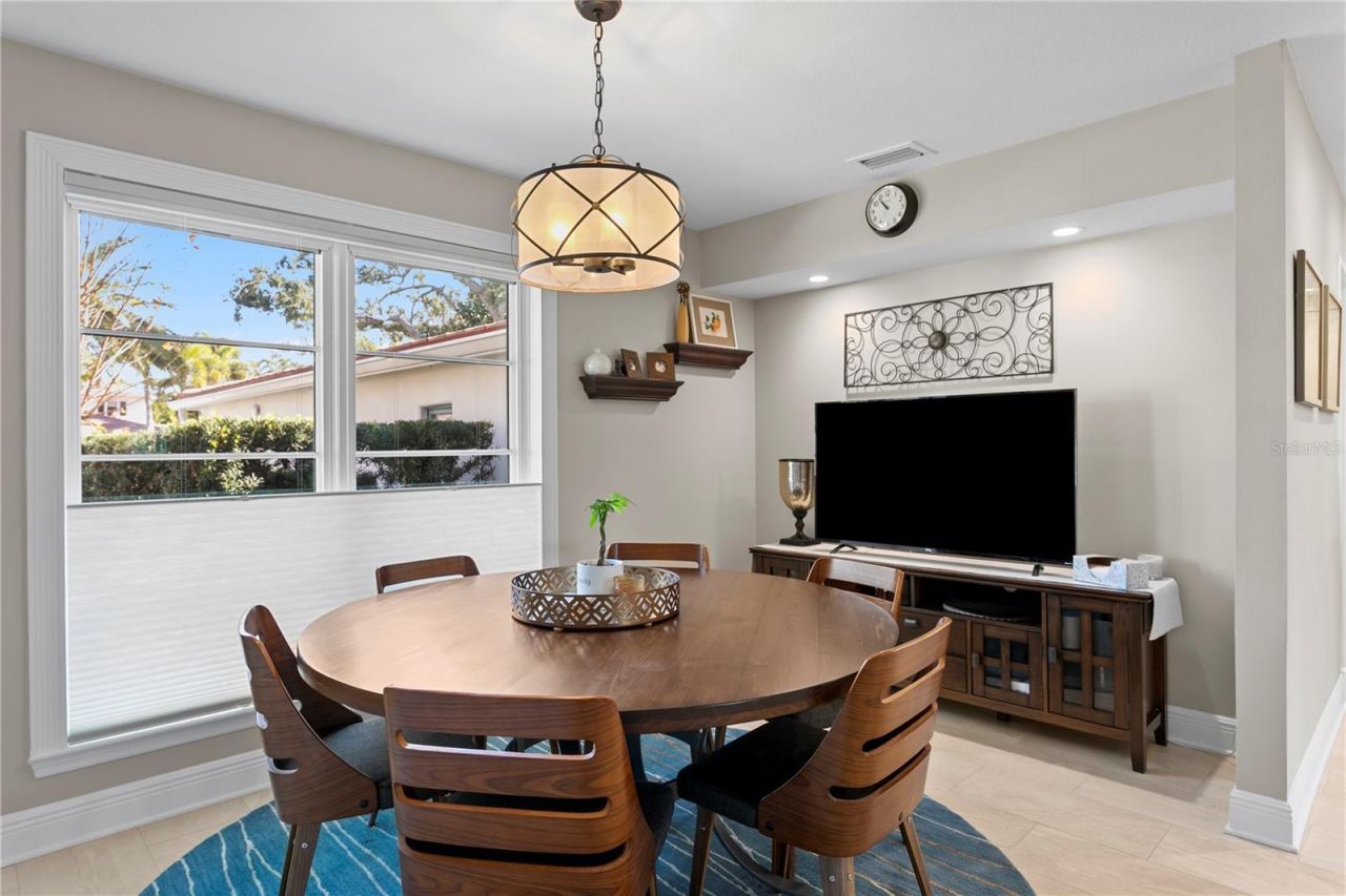 1237 Brightwaters Boulevard Ne, Saint Petersburg, FL 33704 Photo