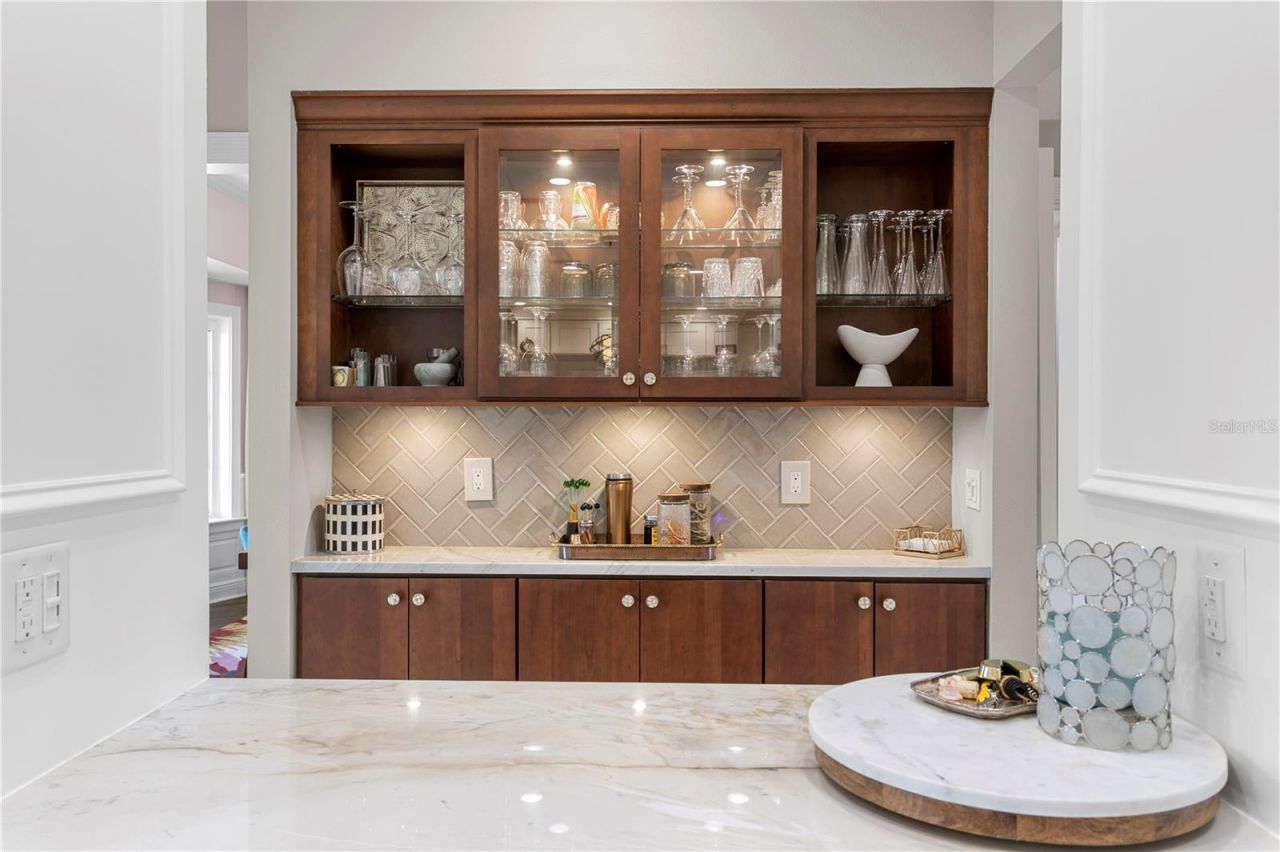 1237 Brightwaters Boulevard Ne, Saint Petersburg, FL 33704 Photo