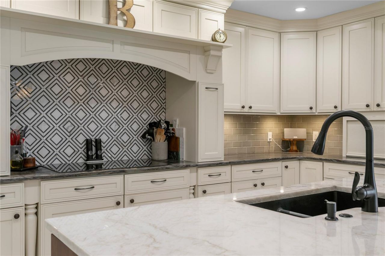 1237 Brightwaters Boulevard Ne, Saint Petersburg, FL 33704 Photo