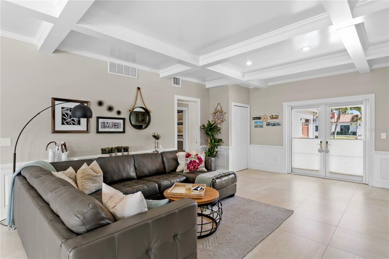 1237 Brightwaters Boulevard Ne, Saint Petersburg, FL 33704 Photo