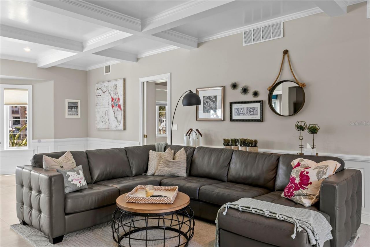 1237 Brightwaters Boulevard Ne, Saint Petersburg, FL 33704 Photo