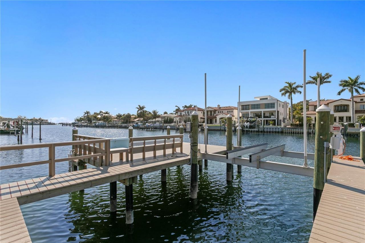 1237 Brightwaters Boulevard Ne, Saint Petersburg, FL 33704 Photo