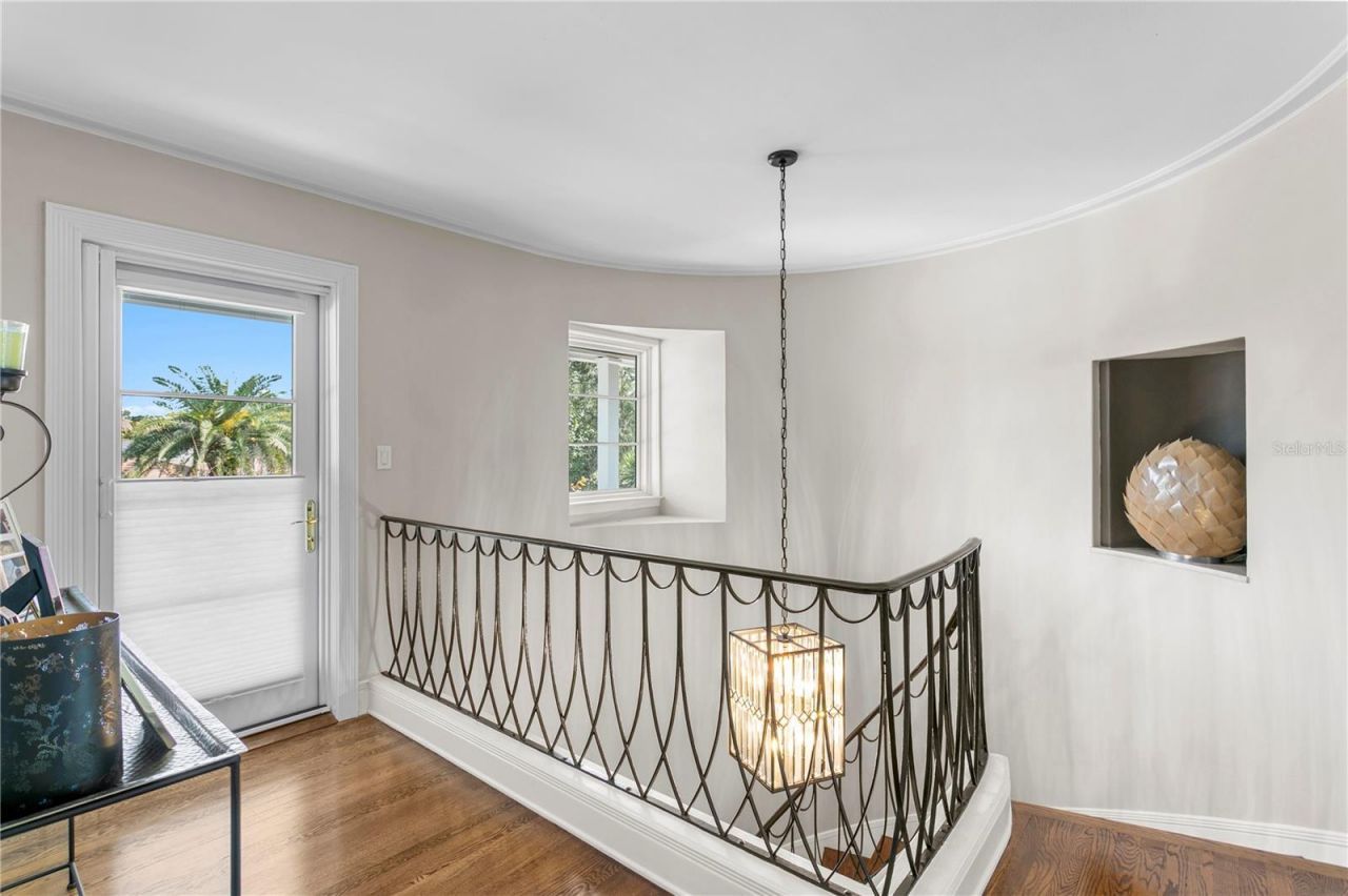 1237 Brightwaters Boulevard Ne, Saint Petersburg, FL 33704 Photo