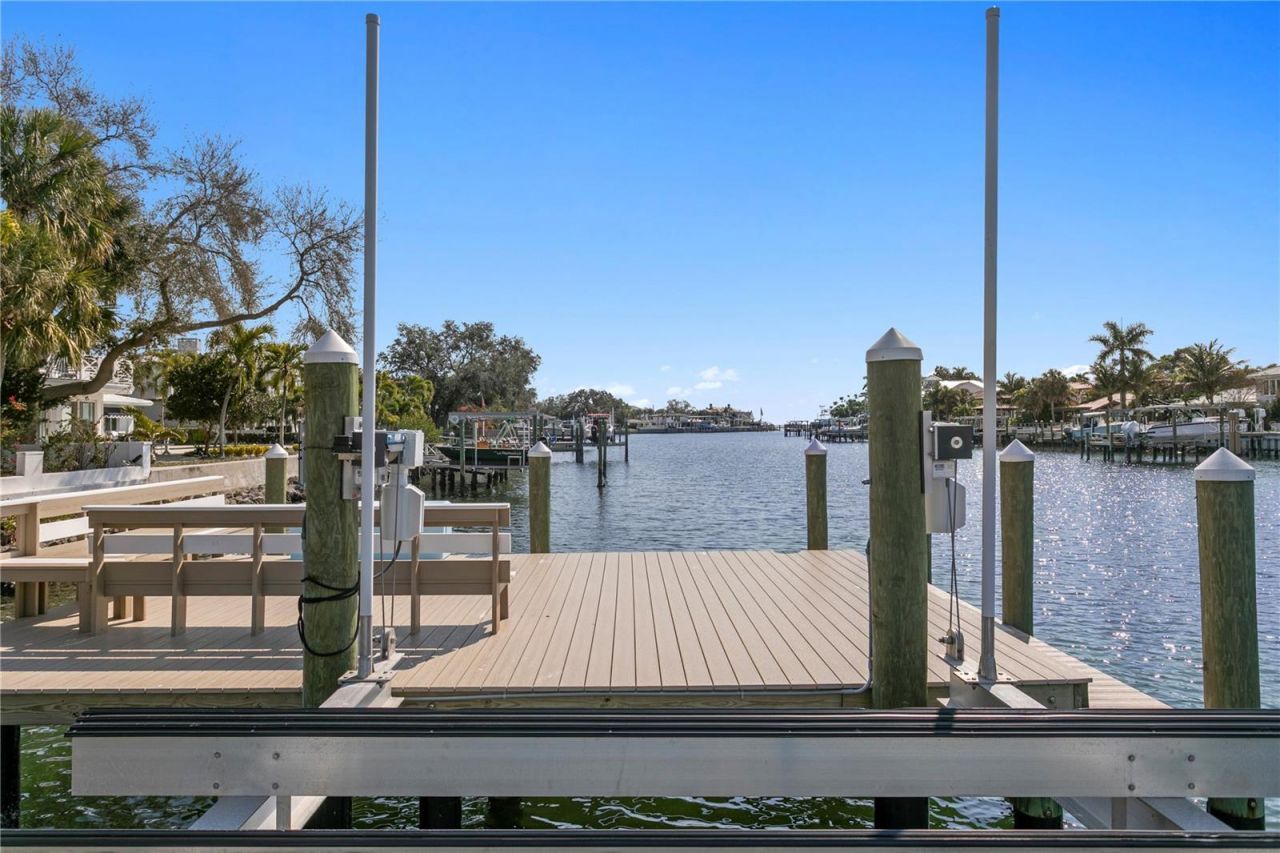 1237 Brightwaters Boulevard Ne, Saint Petersburg, FL 33704 Photo