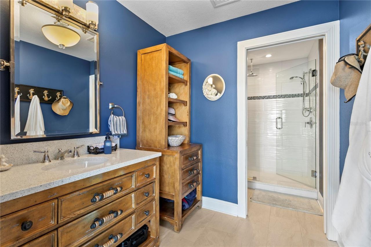 1237 Brightwaters Boulevard Ne, Saint Petersburg, FL 33704 Photo