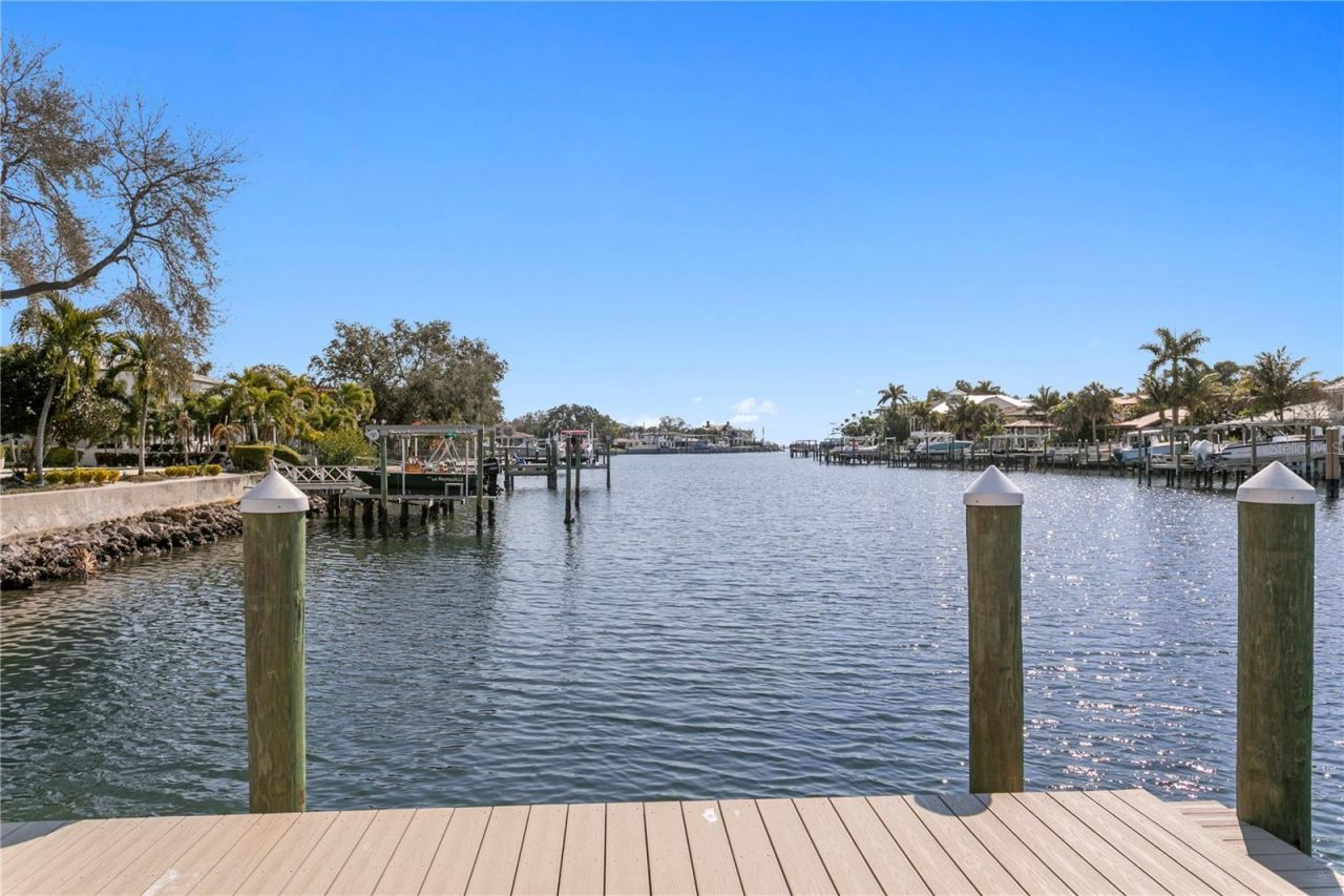 1237 Brightwaters Boulevard Ne, Saint Petersburg, FL 33704 Photo