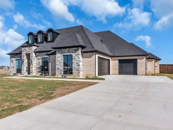 10640 Millet Lane , Venus, TX 76084