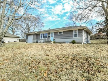 100 NW 22nd Street, Blue Springs, MO 64015