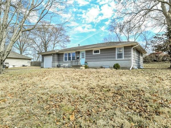 100 NW 22nd Street, Blue Springs, MO 64015