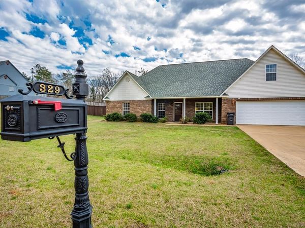 329 Lakes Drive North, Oxford, MS 38655