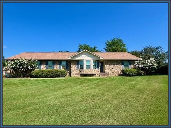307 Hickory Lane, Batesville, MS 38606