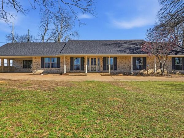 810 W Pine Street, Winnsboro, TX 75494