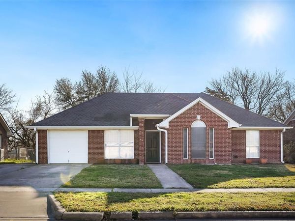 1013 Solomon Drive, Commerce, TX 75428