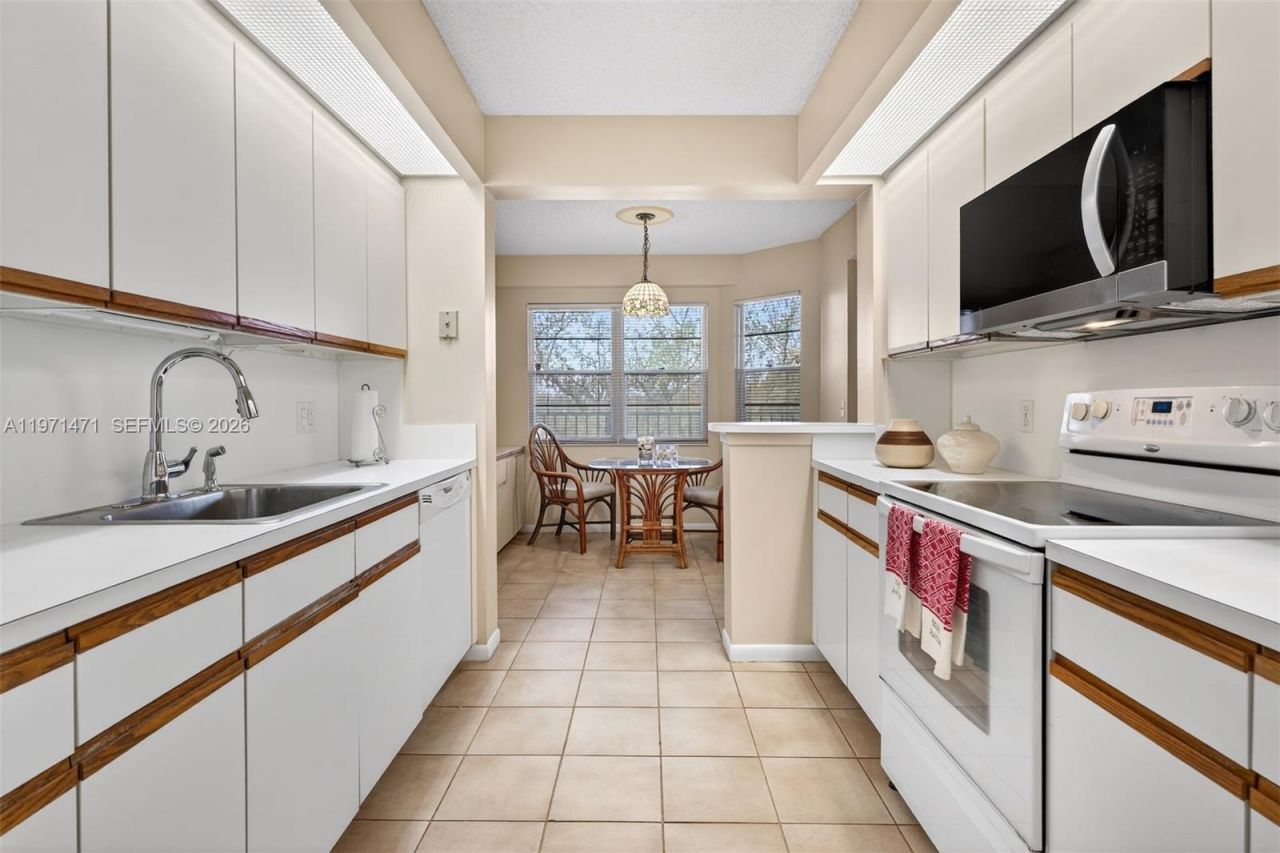 900 SW 125th Way, Unit 409R, Pembroke Pines, FL 33027 Photo