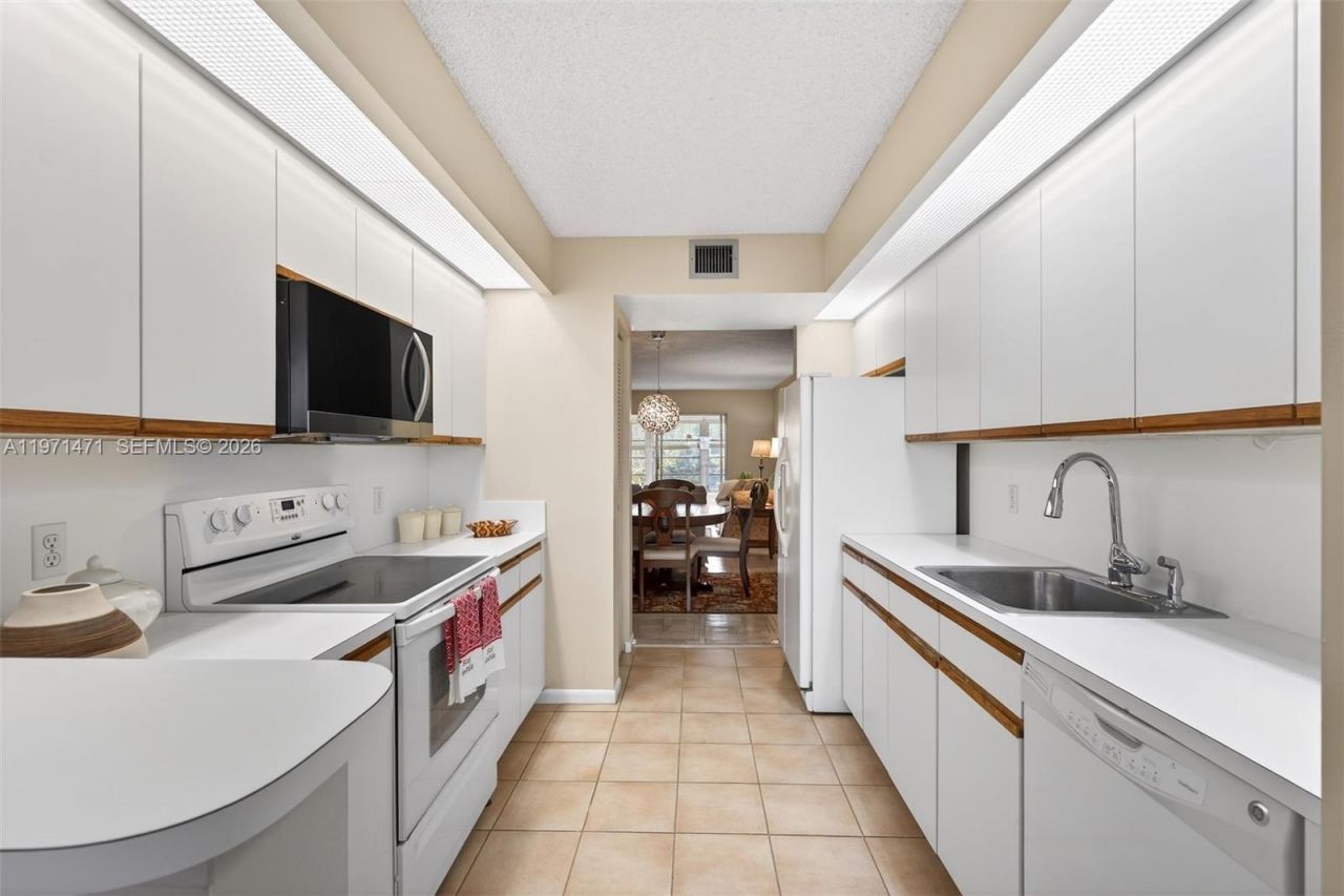 900 SW 125th Way, Unit 409R, Pembroke Pines, FL 33027 Photo