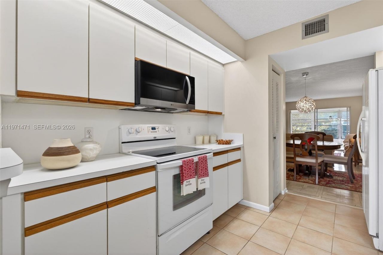 900 SW 125th Way, Unit 409R, Pembroke Pines, FL 33027 Photo