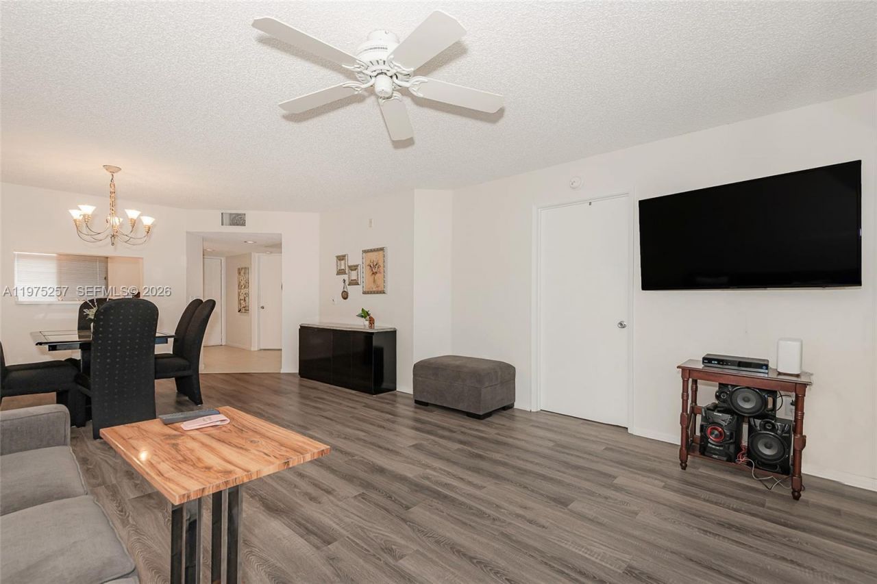 1200 SW 137th Ave, Unit 402E, Pembroke Pines, FL 33027 Photo