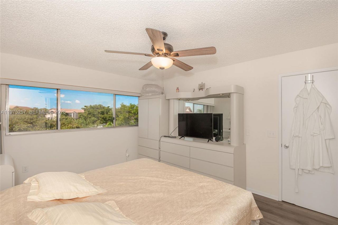 1200 SW 137th Ave, Unit 402E, Pembroke Pines, FL 33027 Photo