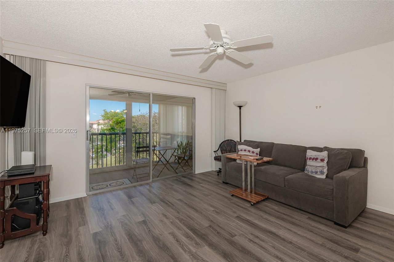 1200 SW 137th Ave, Unit 402E, Pembroke Pines, FL 33027 Photo