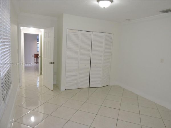 551 E 39th St , Hialeah, FL 33013