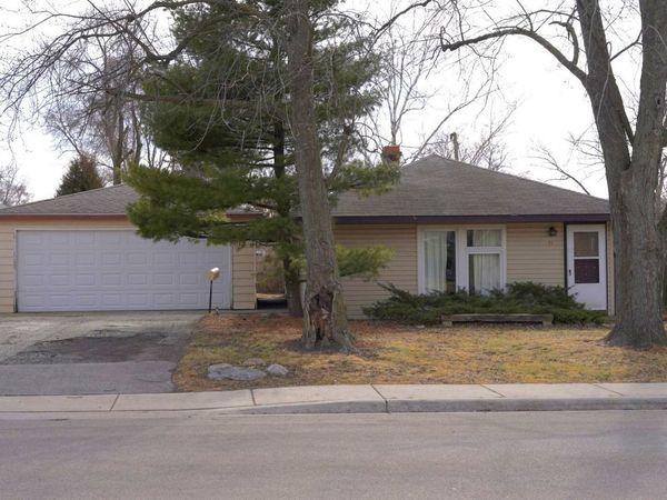 19 Helm Road, Carpentersville, IL 60110