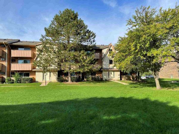 5 Cedar Court , Unit 5, Vernon Hills, IL 60061