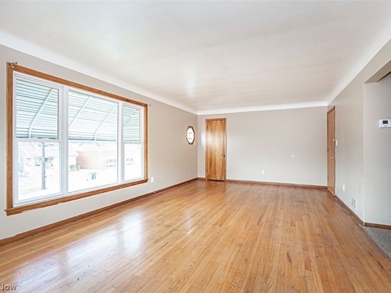 4633 Warner Road, Garfield Heights, OH 44125 Photo 4