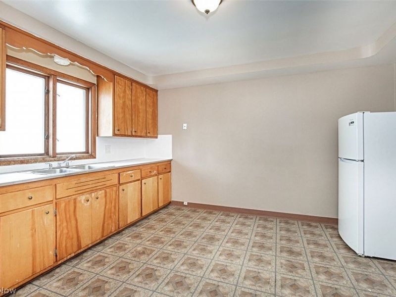 4633 Warner Road, Garfield Heights, OH 44125 Photo 6