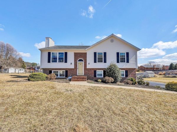 186 Village LN , Daleville, VA 24083