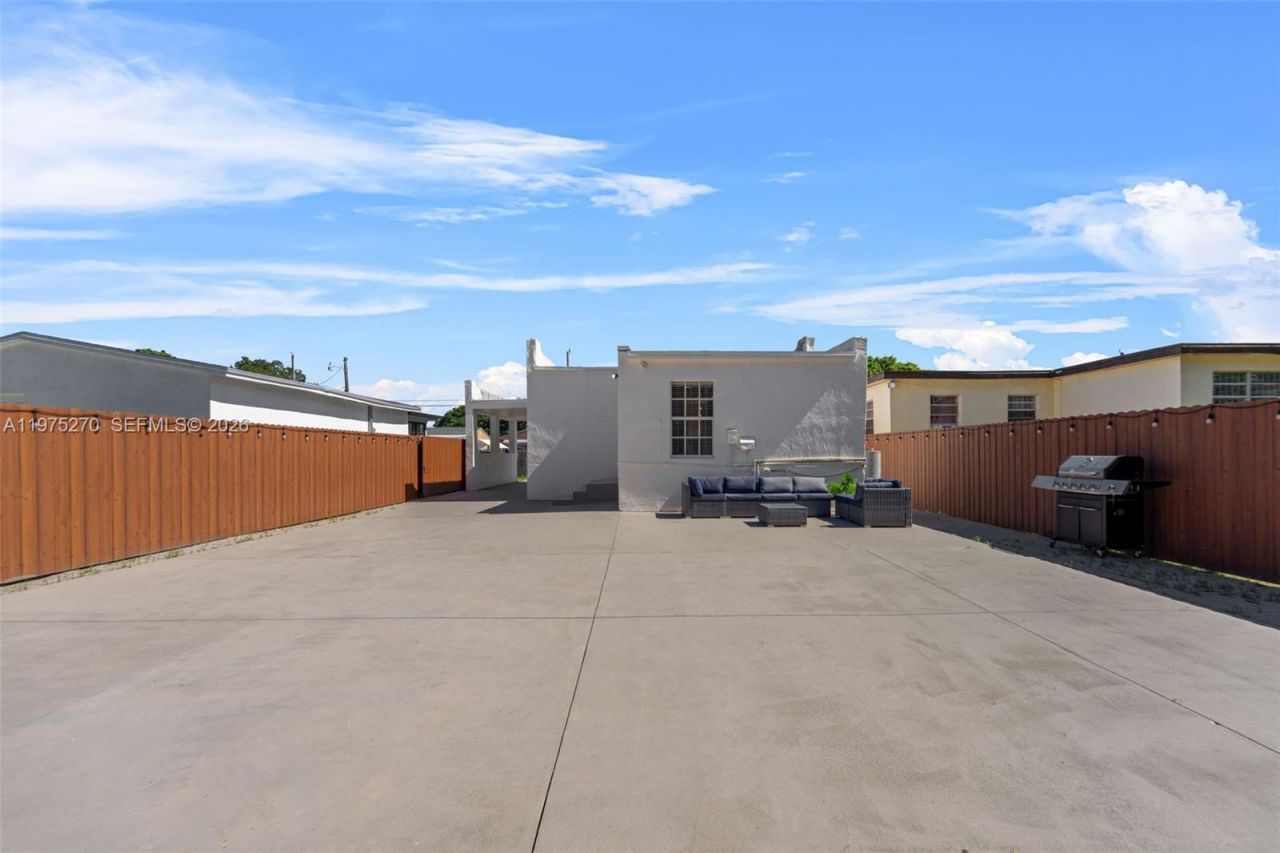 3151 NW 59th St , Miami, FL 33142 Photo