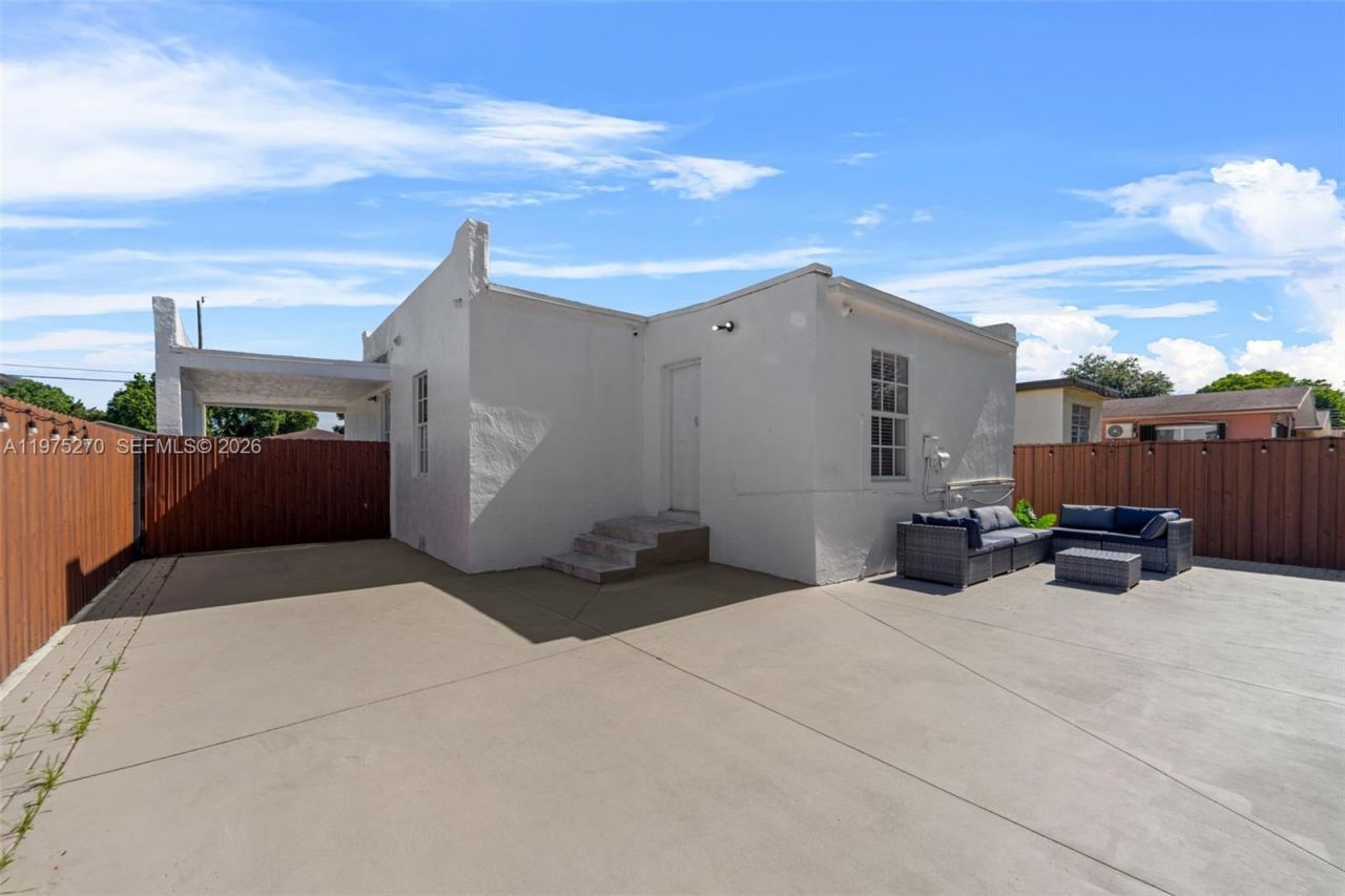 3151 NW 59th St , Miami, FL 33142 Photo