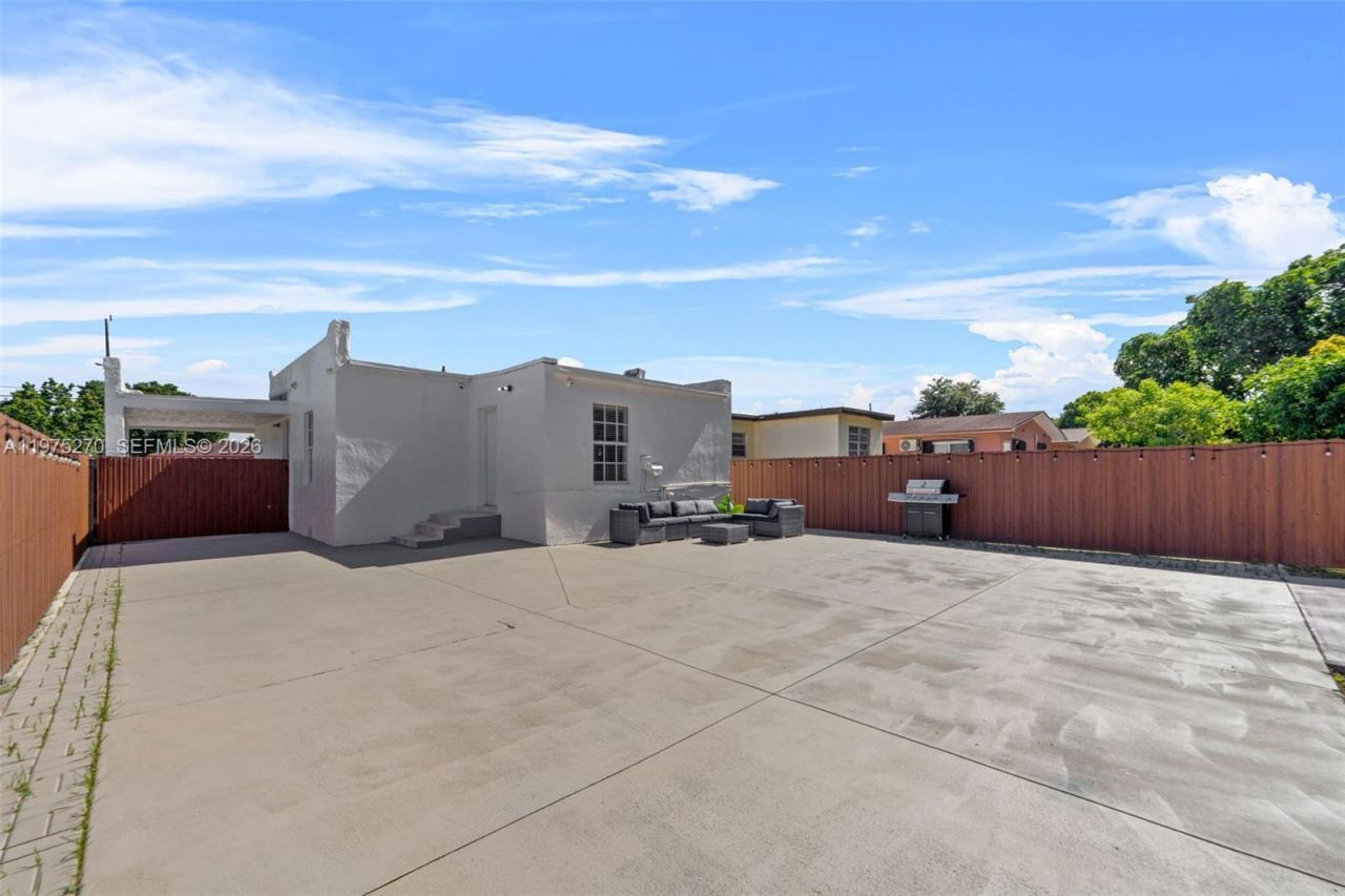 3151 NW 59th St , Miami, FL 33142 Photo