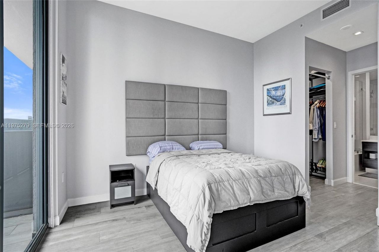 55 SW 9th St, Unit 4104, Miami, FL 33130 Photo