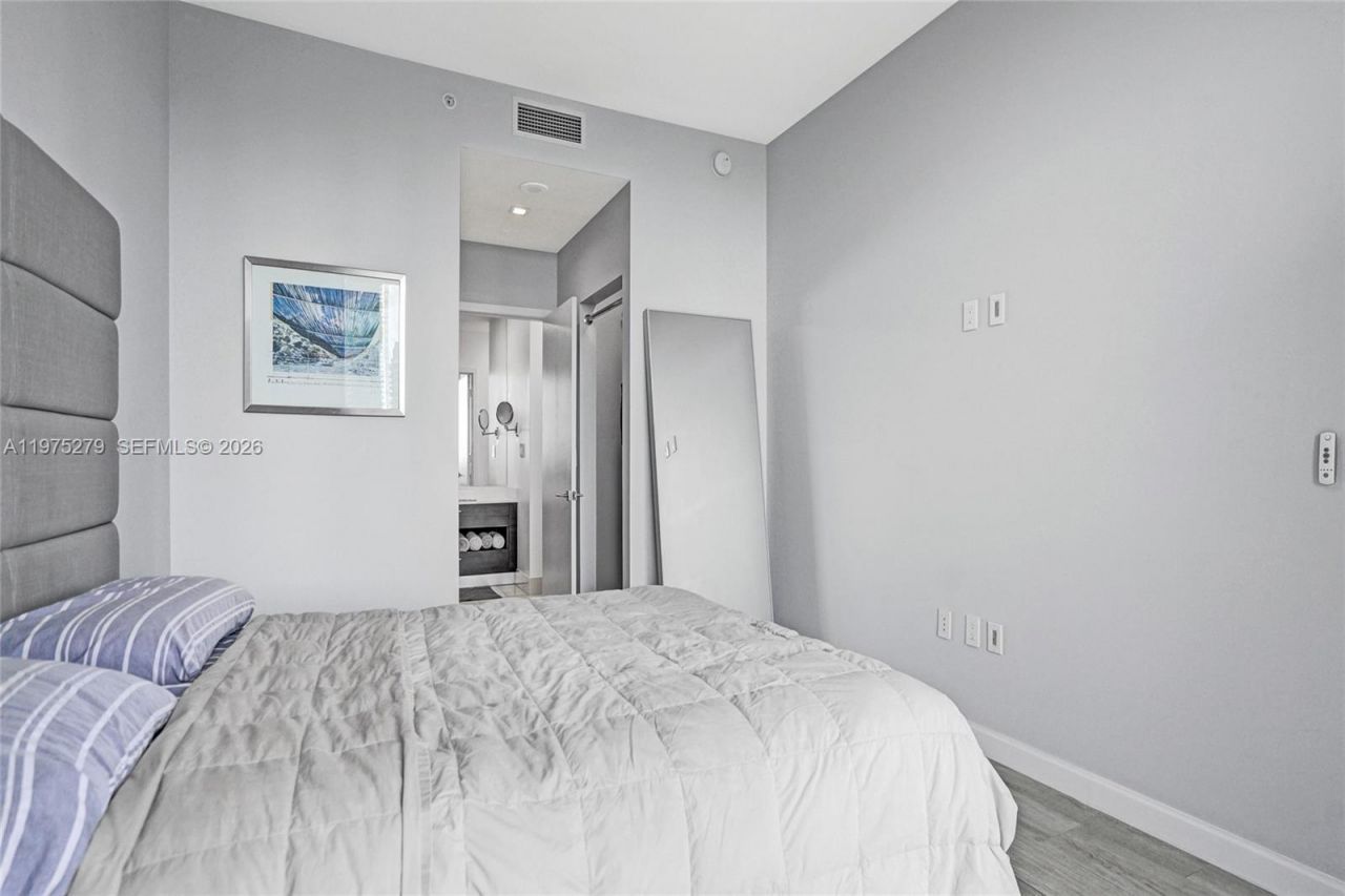 55 SW 9th St, Unit 4104, Miami, FL 33130 Photo