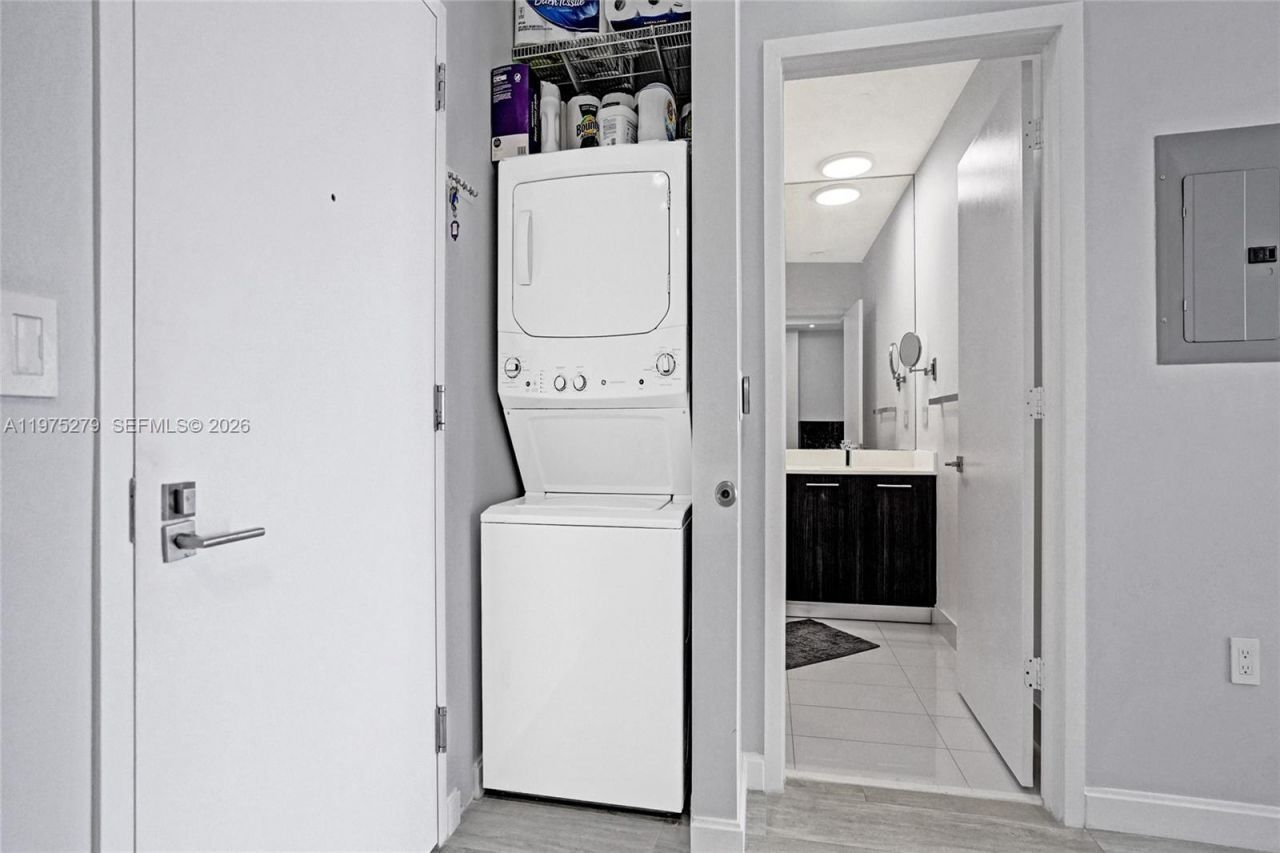 55 SW 9th St, Unit 4104, Miami, FL 33130 Photo