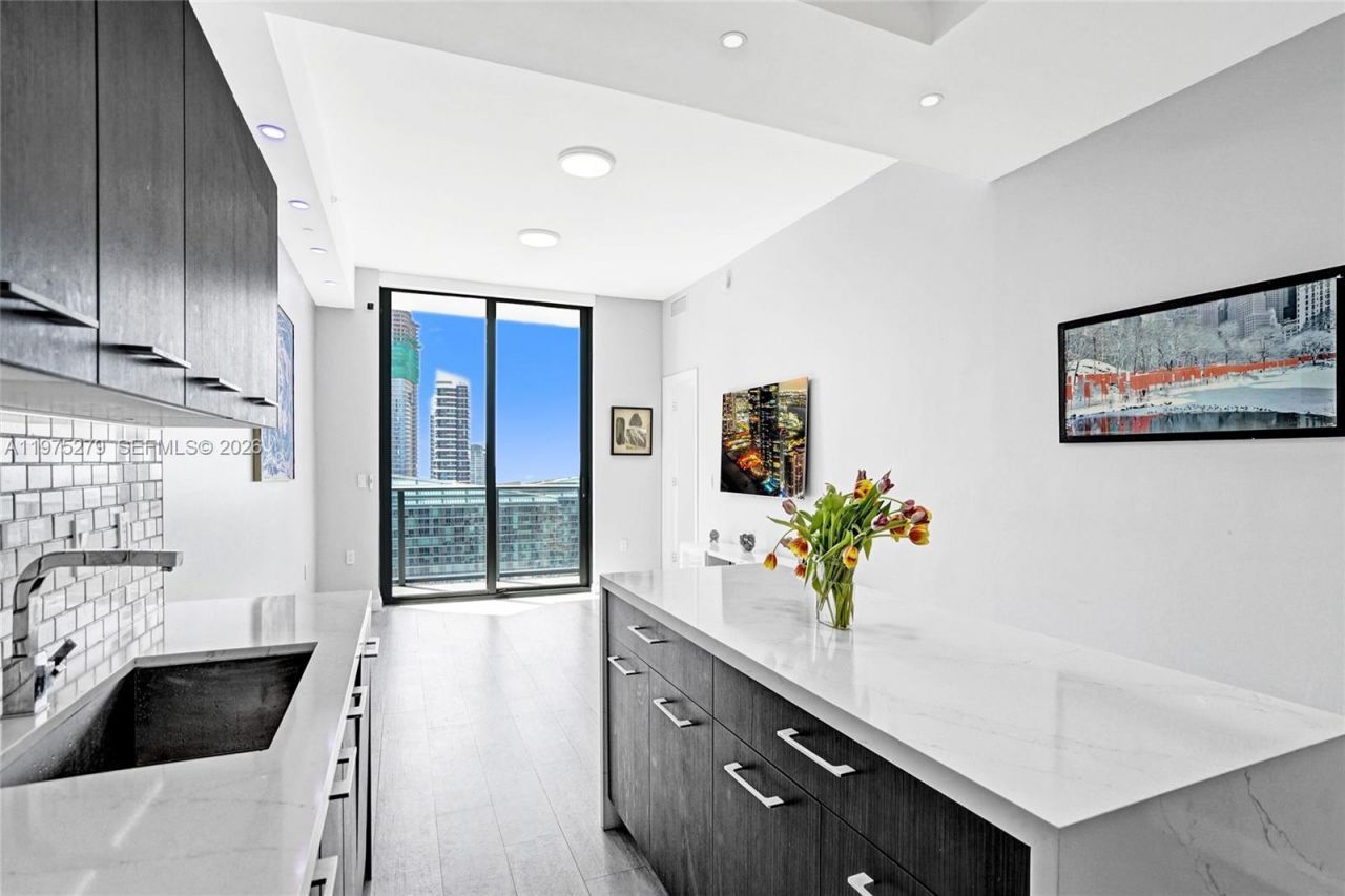 55 SW 9th St, Unit 4104, Miami, FL 33130 Photo